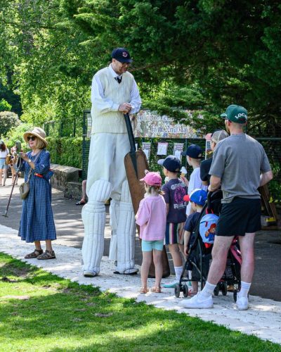 Stilt-walking-cricketers-001