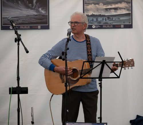 Uncle-Plebs-Singaround-on-the-Rec-002